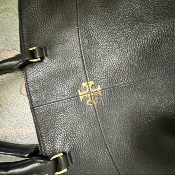 Tory Burch pebbled leather slouchy tote with crossbody strap - Picture 3 of 7